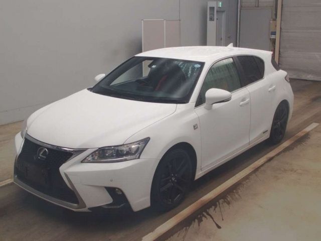 10011 Lexus Ct ZWA10 2015 г. (TAA Kantou)