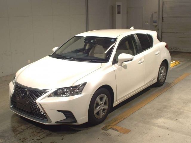 10015 Lexus Ct ZWA10 2021 г. (TAA Kyushu)