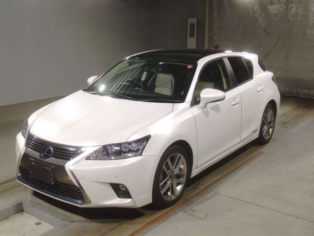 10092 Lexus Ct ZWA10 2017 г. (TAA Kinki)