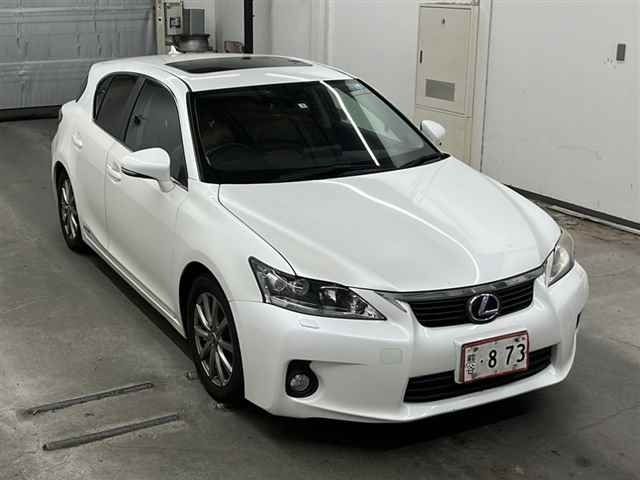 20299 Lexus Ct ZWA10 2013 г. (MIRIVE Saitama)