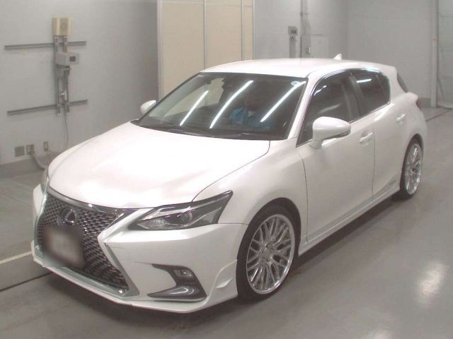 30079 Lexus Ct ZWA10 2017 г. (CAA Tokyo)