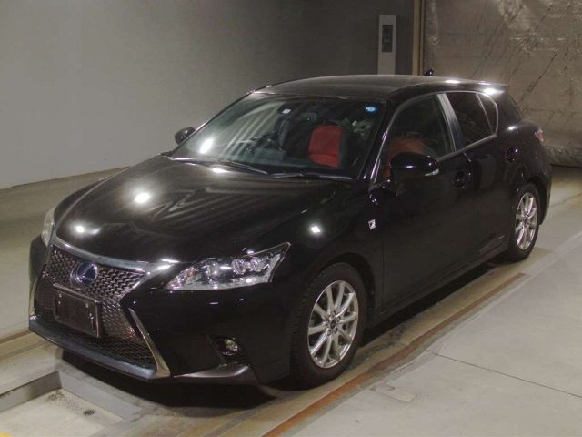 5435 Lexus Ct ZWA10 2015 г. (TAA Kinki)