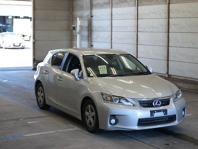 5599 Lexus Ct ZWA10 2011 г. (ARAI Bayside)