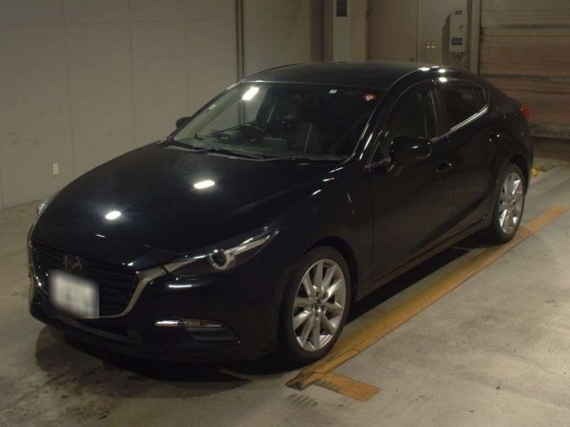 30061 MAZDA AXELA BM5FP 2017 г. (TAA Kyushu)