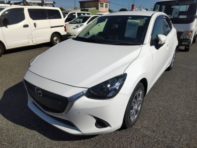 10430 MAZDA DEMIO DJ3FS 2017 г. (LUM Kobe Nyusatsu)