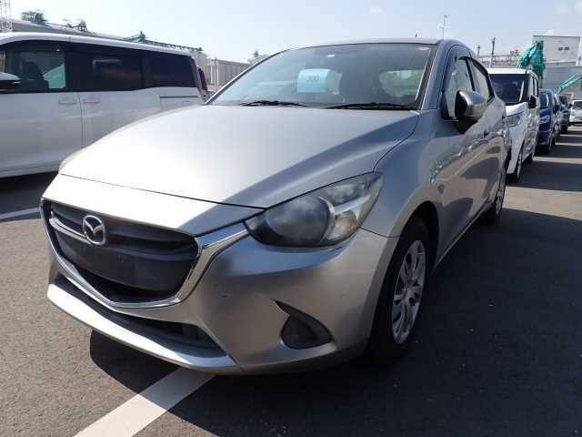 300 MAZDA DEMIO DJ3FS 2015 г. (ORIX Kobe Nyusatsu)