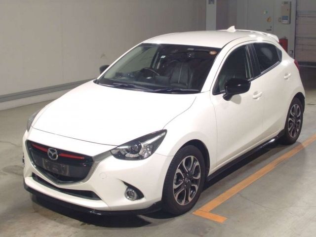 30017 MAZDA DEMIO DJ5FS 2016 г. (TAA Minami Kyushu)