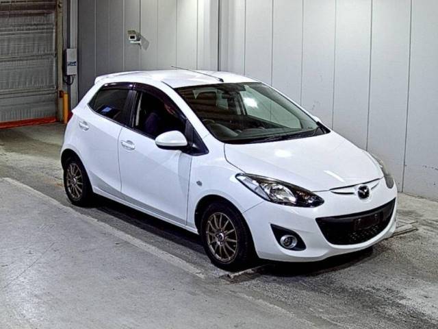 4001 MAZDA DEMIO DE3FS 2014 г. (LAA Shikoku)