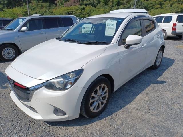 8095 MAZDA DEMIO DJ5FS 2016 г. (LUM Kobe Nyusatsu)