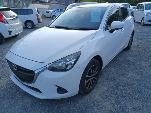 8098 MAZDA DEMIO DJ3FS 2017 г. (LUM Kobe Nyusatsu)