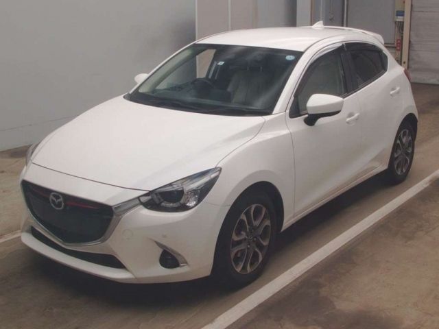 30036 MAZDA DEMIO DJ5FS 2018 г. (TAA Kantou)