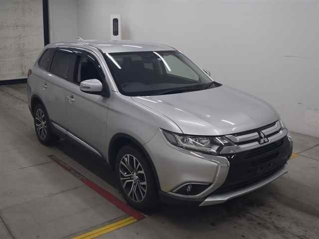 30240 MITSUBISHI OUTLANDER GF7W 2018 г. (MIRIVE Osaka)