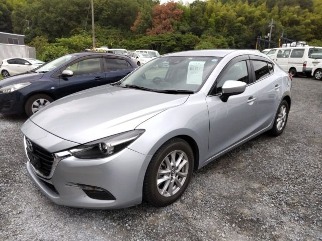 5711 Mazda Axela BM5FP 2016 г. (LUM Kobe Nyusatsu)