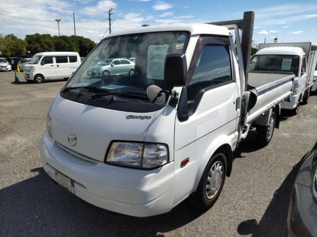 6738 Mazda Bongo SLP2T 2017 г. (LUM Kobe Nyusatsu)