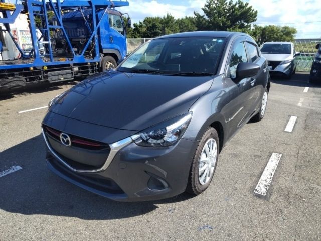 1106 Mazda Demio DJ5FS 2015 г. (LUM Fukuoka Nyusatsu)