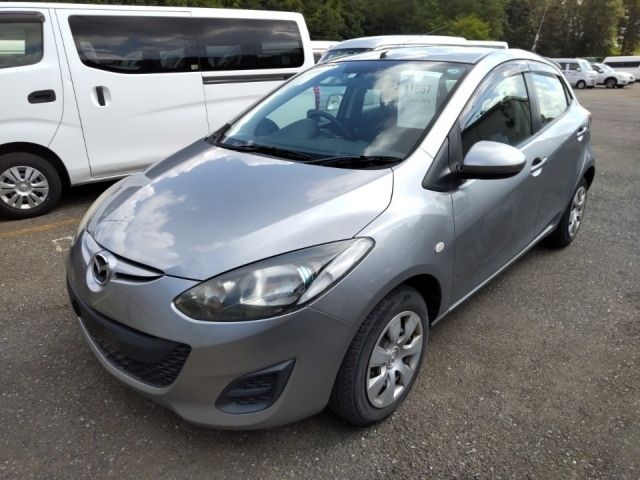 11667 Mazda Demio DEJFS 2012 г. (LUM Tokyo Nyusatsu)