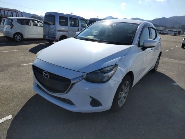 1281 Mazda Demio DJ3FS 2016 г. (LUM Fukuoka Nyusatsu)