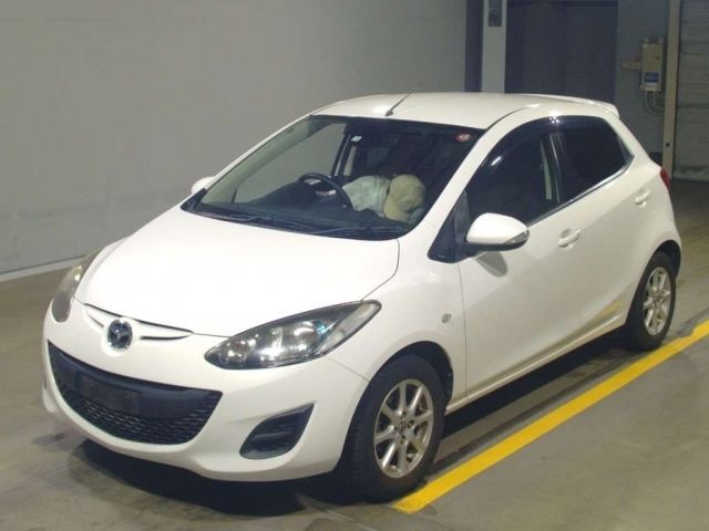 18138 Mazda Demio DEJFS 2013 г. (TAA Yokohama)