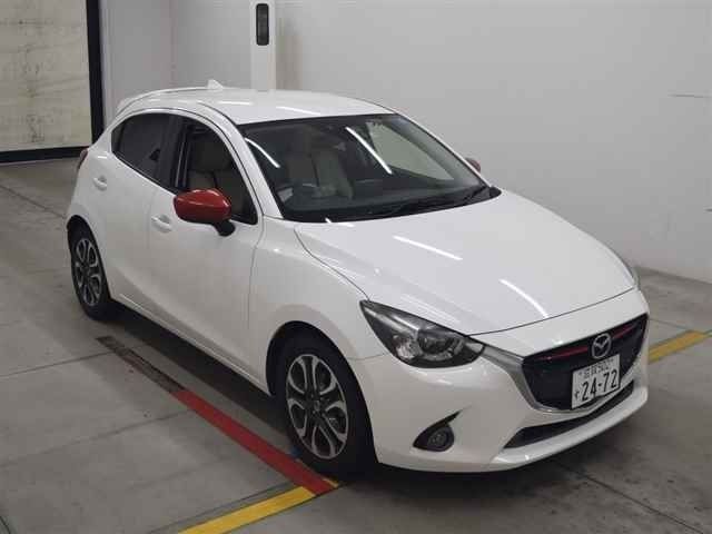 30408 Mazda Demio DJ5FS 2015 г. (MIRIVE Osaka)