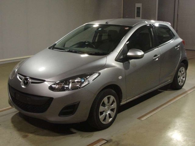 37 Mazda Demio DEJFS 2013 г. (TAA Hyogo)