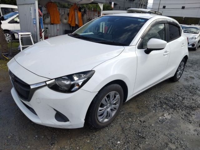 3802 Mazda Demio DJ3FS 2016 г. (LUM Fukuoka Nyusatsu)