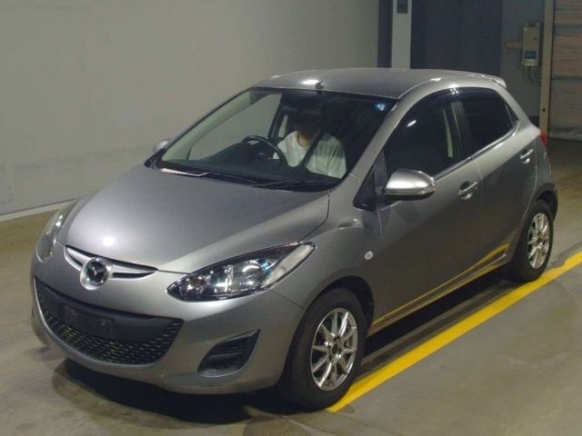 4215 Mazda Demio DEJFS 2013 г. (TAA Yokohama)