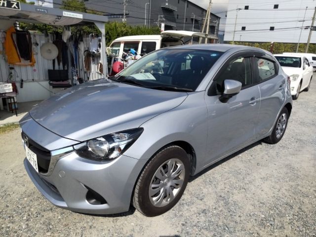 4336 Mazda Demio DJ3FS 2017 г. (LUM Fukuoka Nyusatsu)