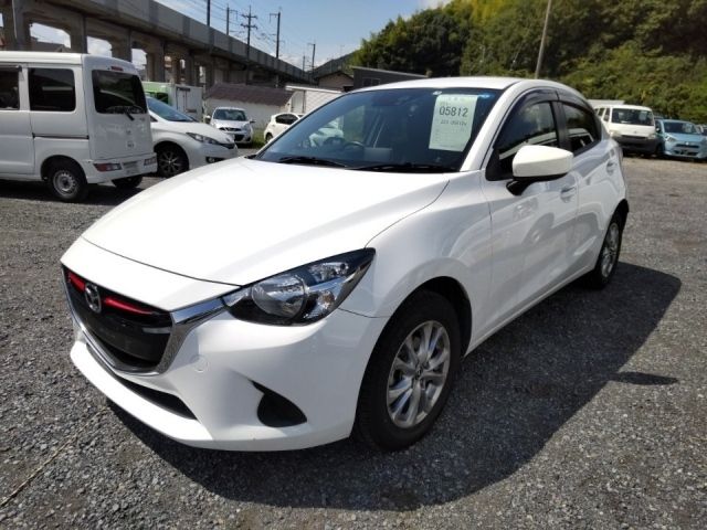 5812 Mazda Demio DJ5FS 2015 г. (LUM Kobe Nyusatsu)