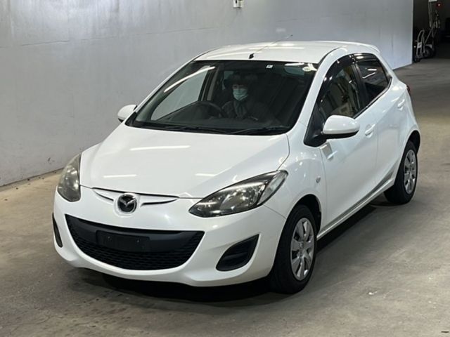 7029 Mazda Demio DE3FS 2013 г. (KCAA Fukuoka)