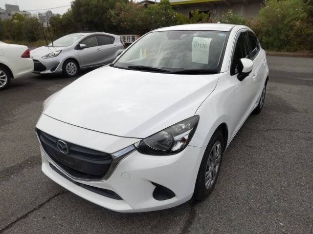 7170 Mazda Demio DJ3FS 2017 г. (LUM Kobe Nyusatsu)