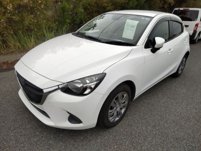 7189 Mazda Demio DJ3FS 2016 г. (LUM Kobe Nyusatsu)