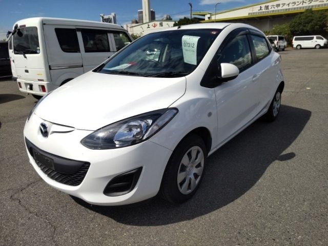 7312 Mazda Demio DE3FS 2012 г. (LUM Kobe Nyusatsu)