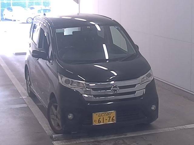 3010 NISSAN DAYZ B21W 2013 г. (NAA Fukuoka)