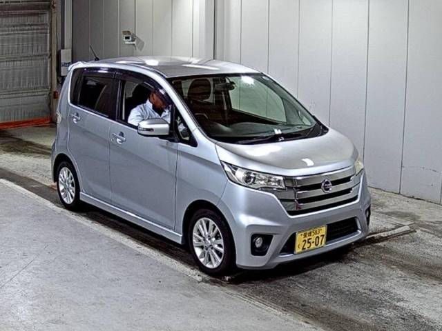 8010 NISSAN DAYZ B21W 2013 г. (LAA Shikoku)