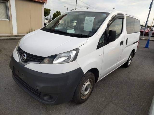 9737 NISSAN NV200 VM20 2018 г. (LUM Kobe Nyusatsu)