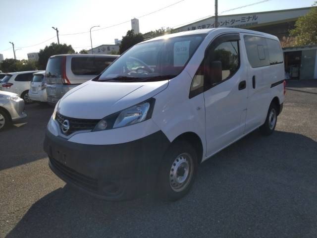 9739 NISSAN NV200 VM20 2018 г. (LUM Kobe Nyusatsu)