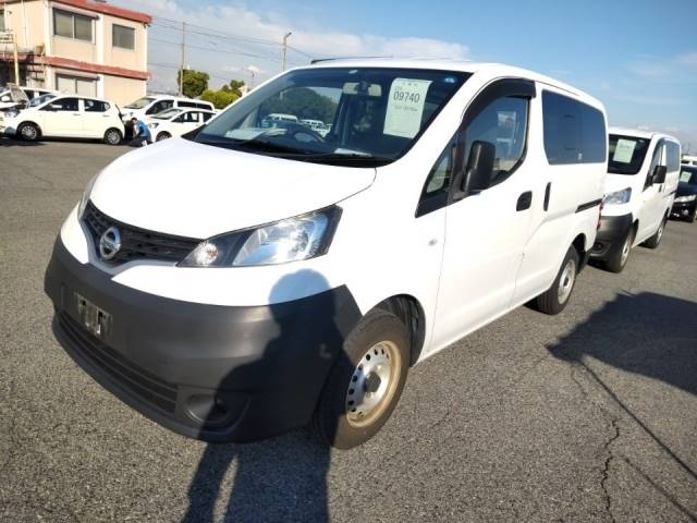 9740 NISSAN NV200 VM20 2018 г. (LUM Kobe Nyusatsu)