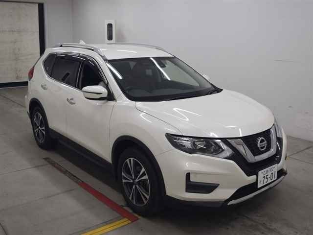 10218 NISSAN X-TRAIL NT32 2017 г. (MIRIVE Osaka)