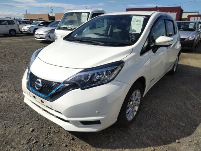 10882 Nissan Note SNE12 2019 г. (LUM Tokyo Nyusatsu)