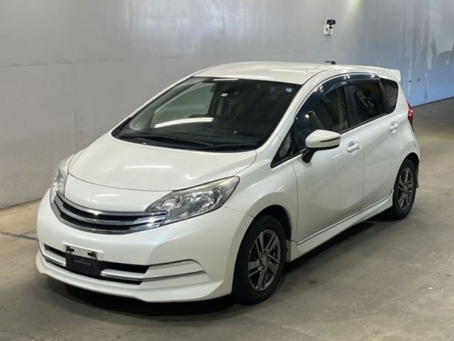 207 Nissan Note E12 2015 г. (KCAA Fukuoka)