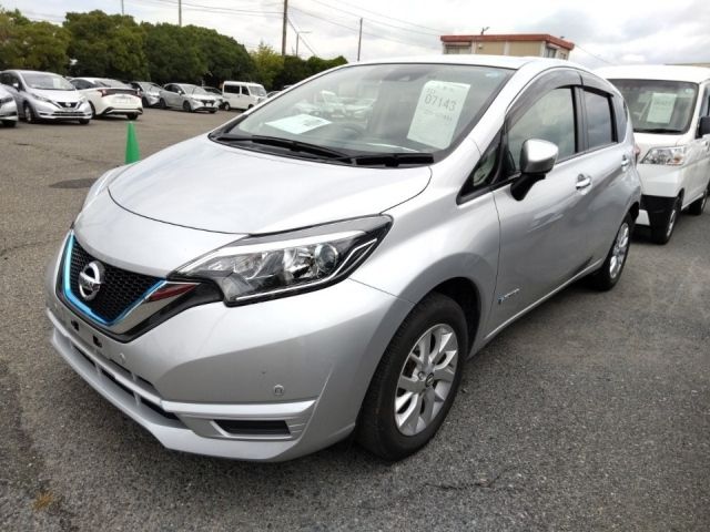 7143 Nissan Note SNE12 2018 г. (LUM Kobe Nyusatsu)