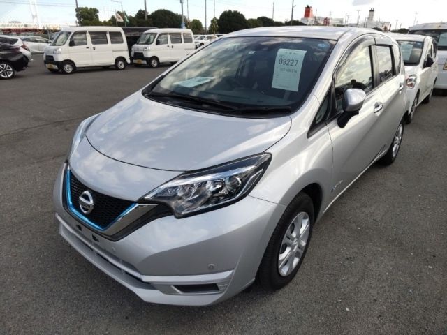 9227 Nissan Note HE12 2018 г. (LUM Kobe Nyusatsu)