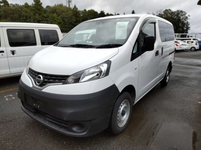 10686 Nissan Nv200 VM20 2020 г. (LUM Tokyo Nyusatsu)