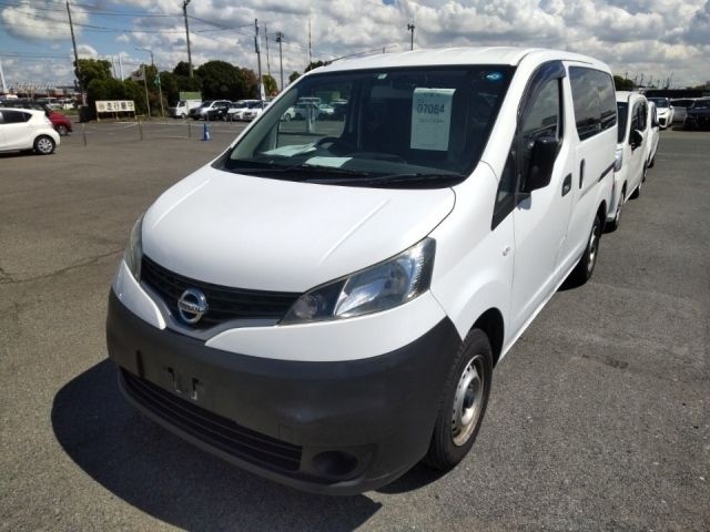 7084 Nissan Nv200 VM20 2018 г. (LUM Kobe Nyusatsu)