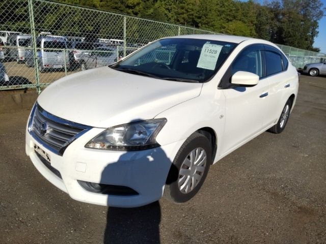 11528 Nissan Sylphy TB17 2013 г. (LUM Tokyo Nyusatsu)