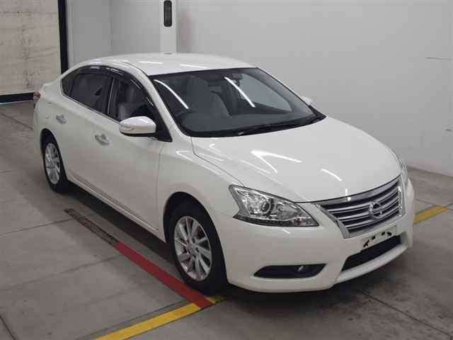 30165 Nissan Sylphy TB17 2015 г. (MIRIVE Osaka)