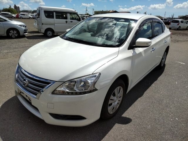 4358 Nissan Sylphy TB17 2018 г. (LUM Nagoya Nyusatsu)