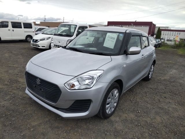 11009 Suzuki Swift ZC83S 2018 г. (LUM Tokyo Nyusatsu)