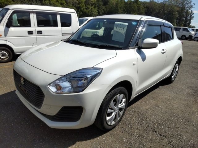 11771 Suzuki Swift ZD83S 2018 г. (LUM Tokyo Nyusatsu)