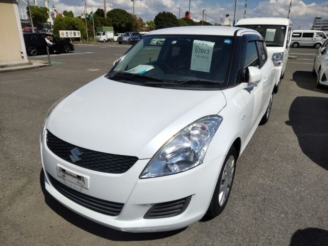 7013 Suzuki Swift ZC72S 2012 г. (LUM Kobe Nyusatsu)